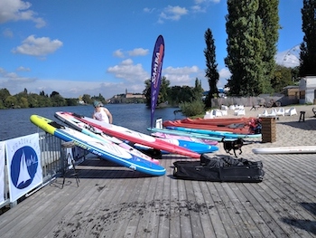 Pražská regata testování paddleboardů